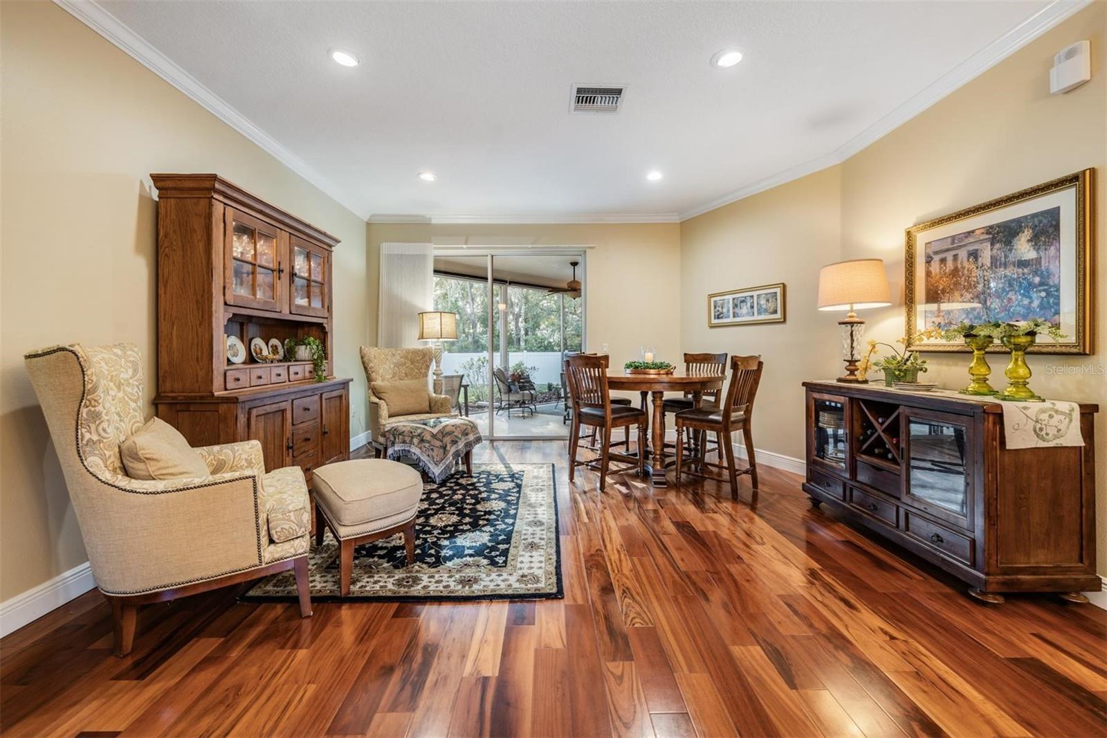 1558 E LAKE WOODLANDS PKWY