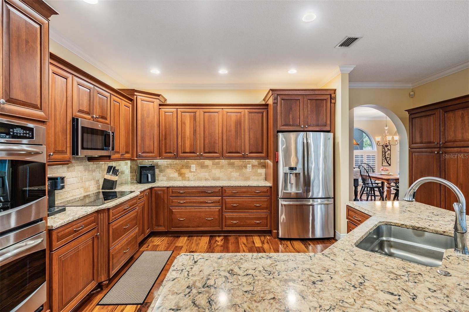 1558 E LAKE WOODLANDS PKWY