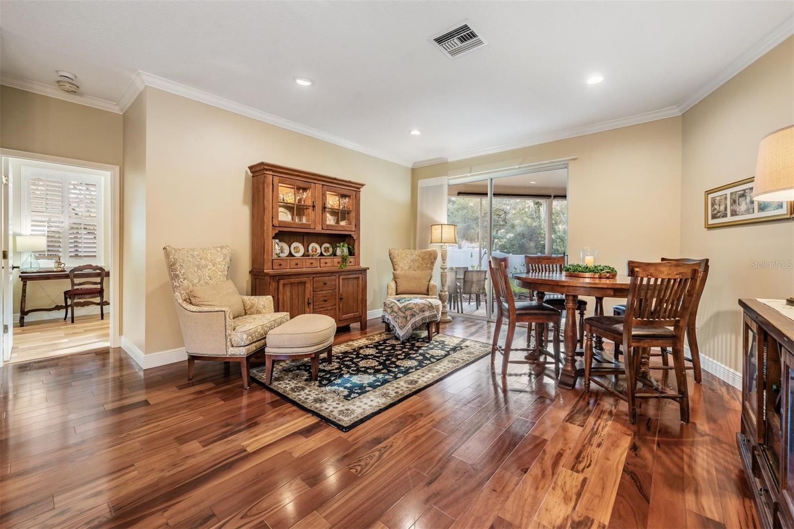 1558 E LAKE WOODLANDS PKWY