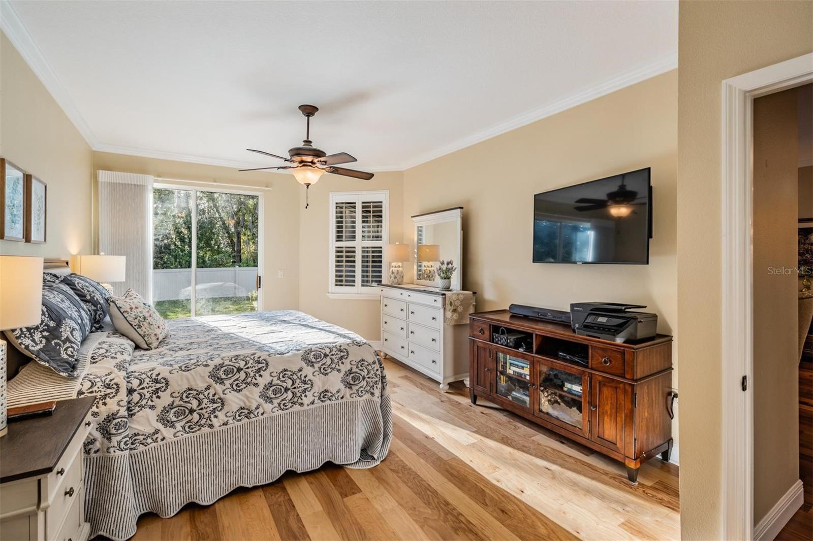 1558 E LAKE WOODLANDS PKWY