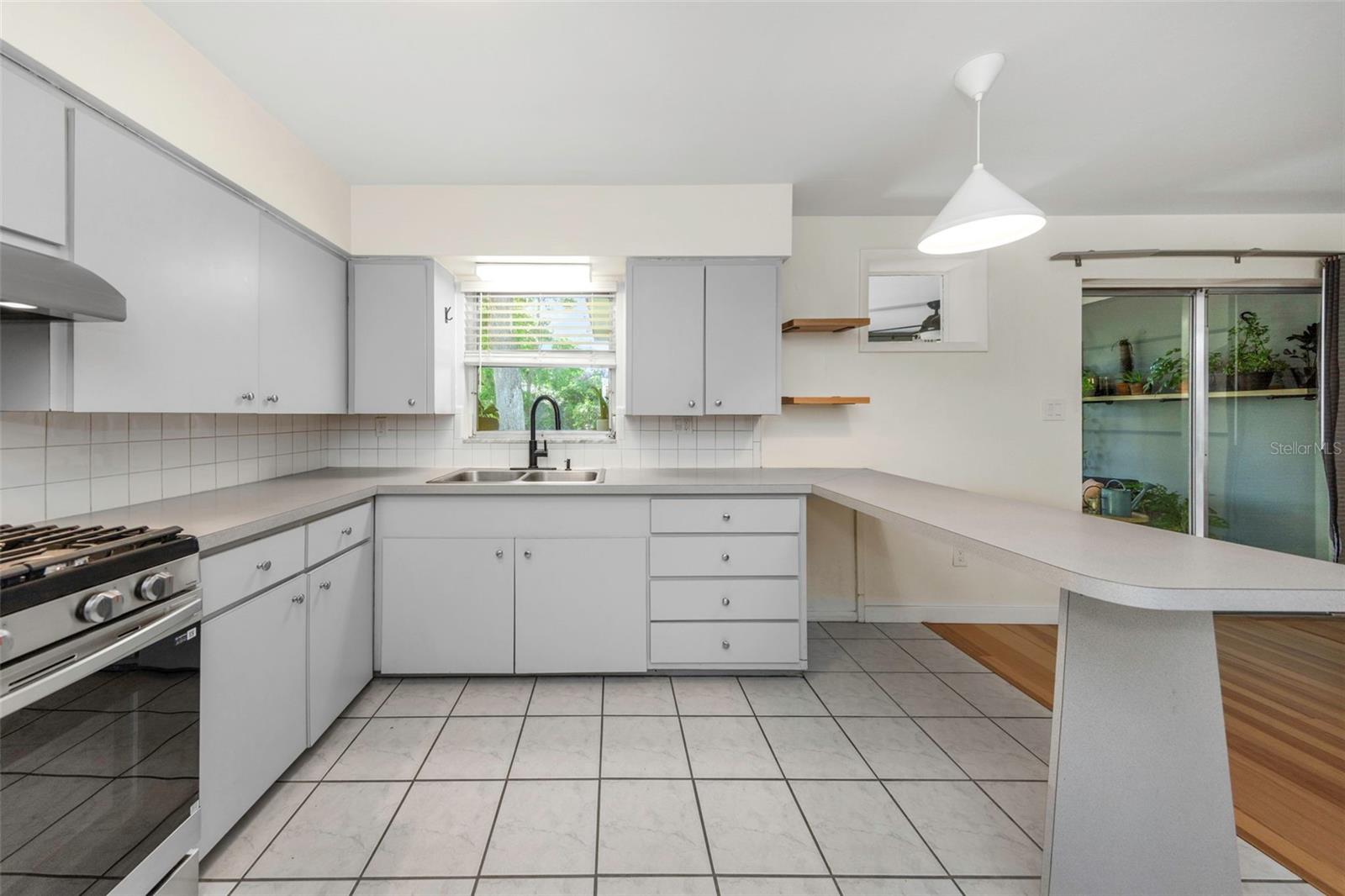 1412 OAK HAVEN DR