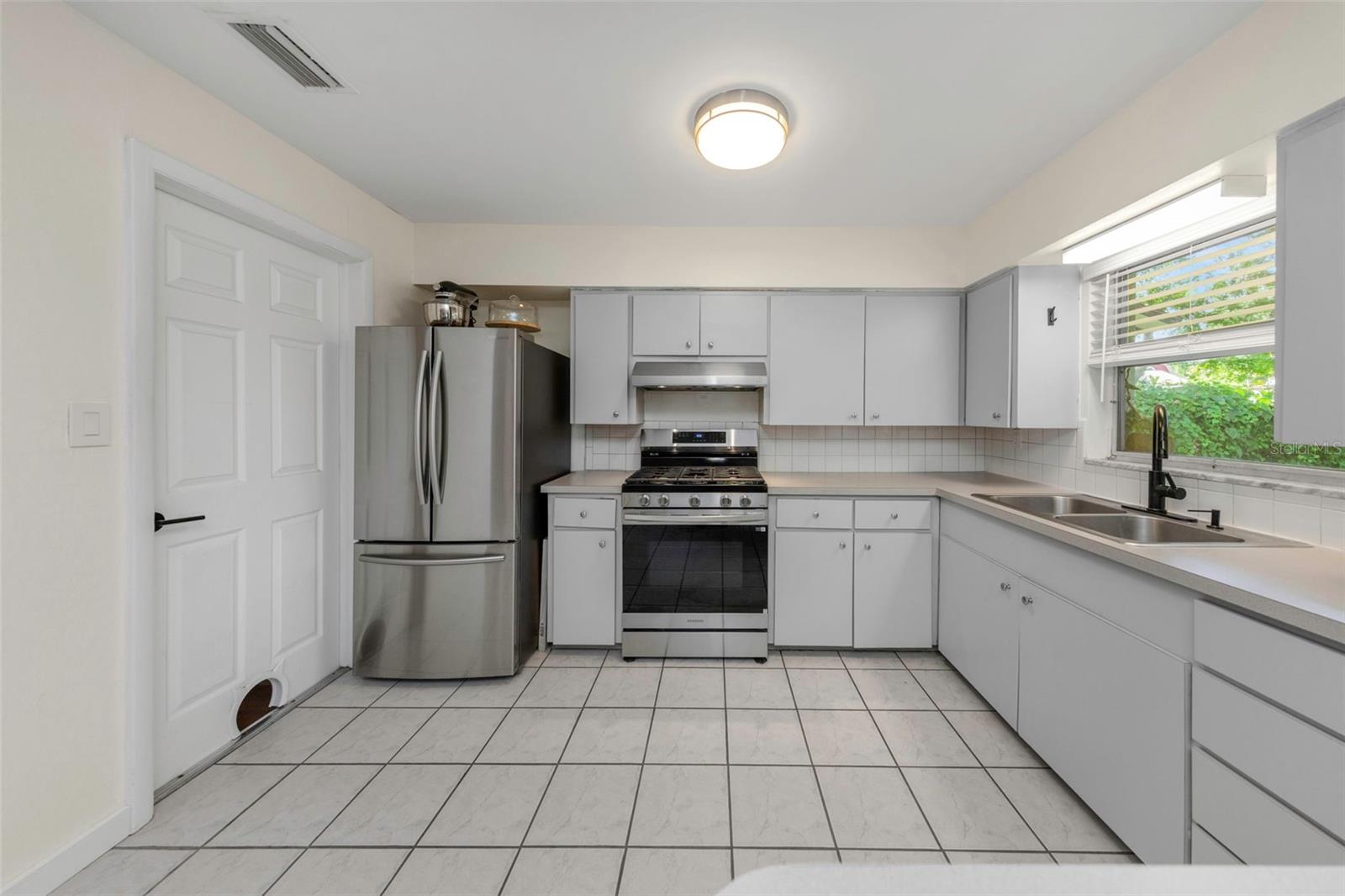 1412 OAK HAVEN DR