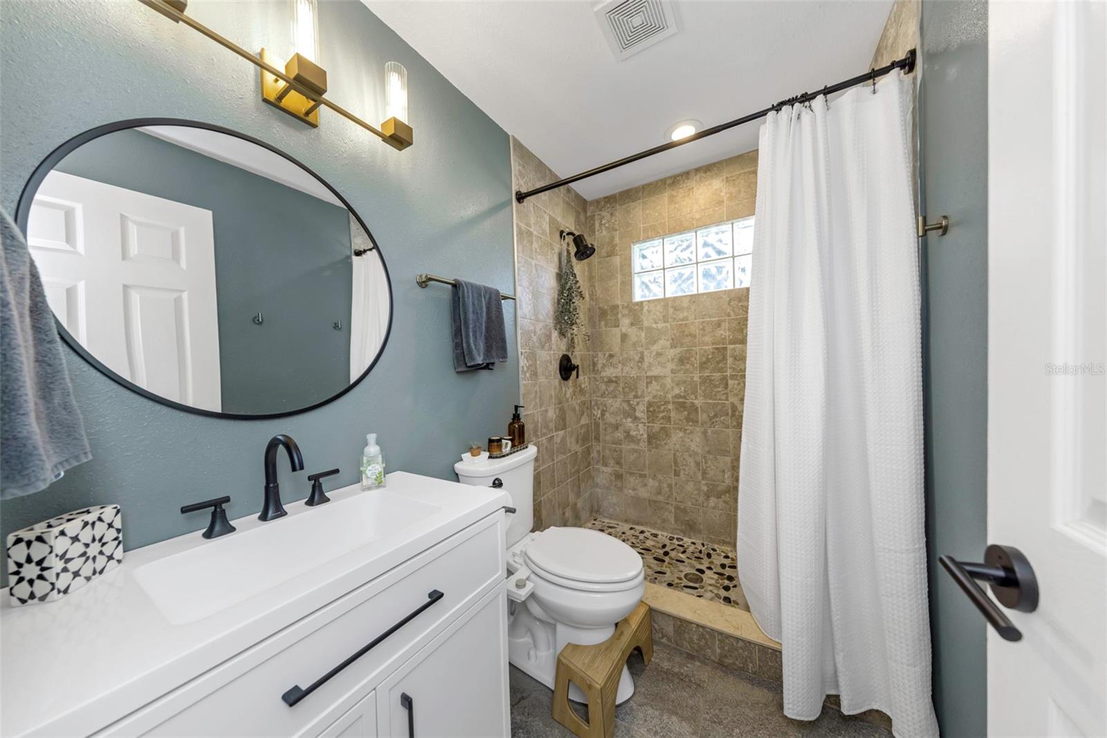 1412 OAK HAVEN DR