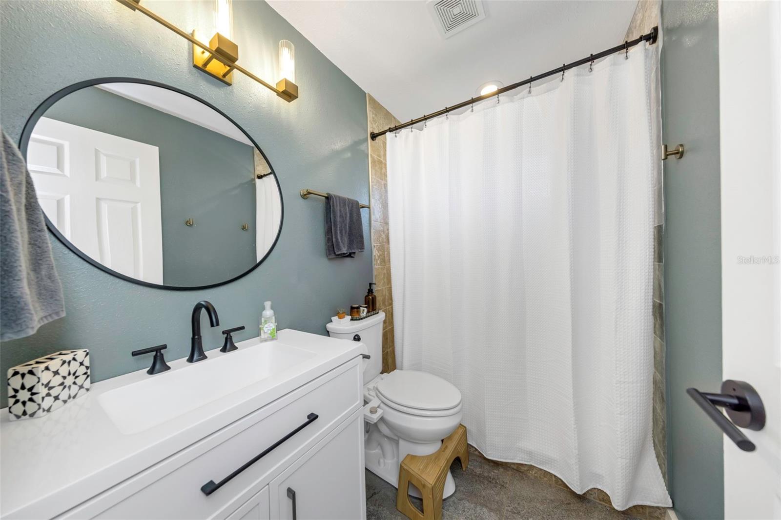1412 OAK HAVEN DR