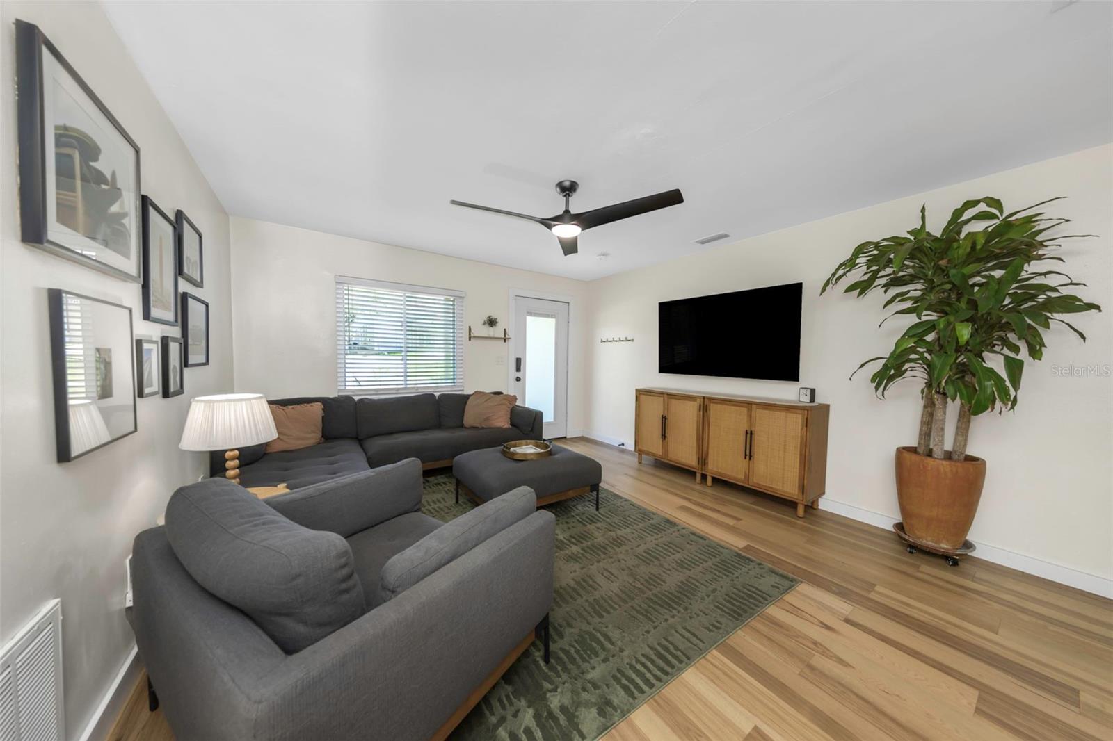 1412 OAK HAVEN DR