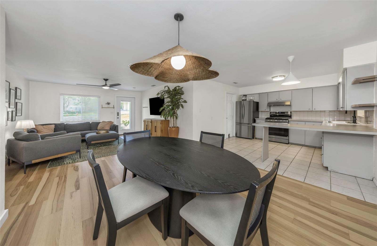 1412 OAK HAVEN DR