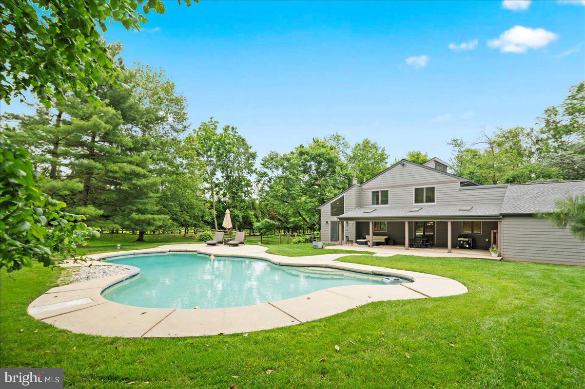 1438 Vestra Rd