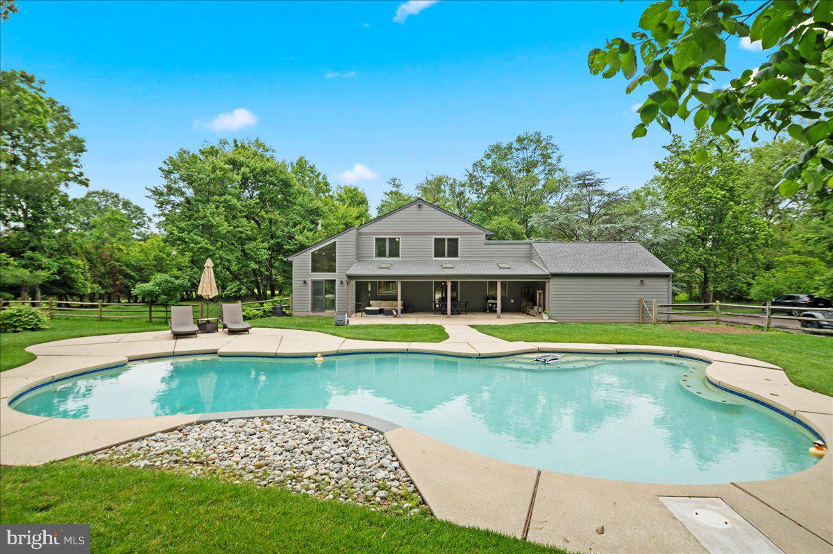 1438 Vestra Rd