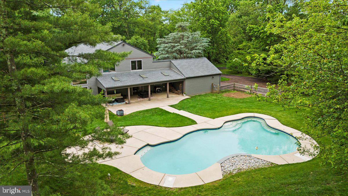 1438 Vestra Rd