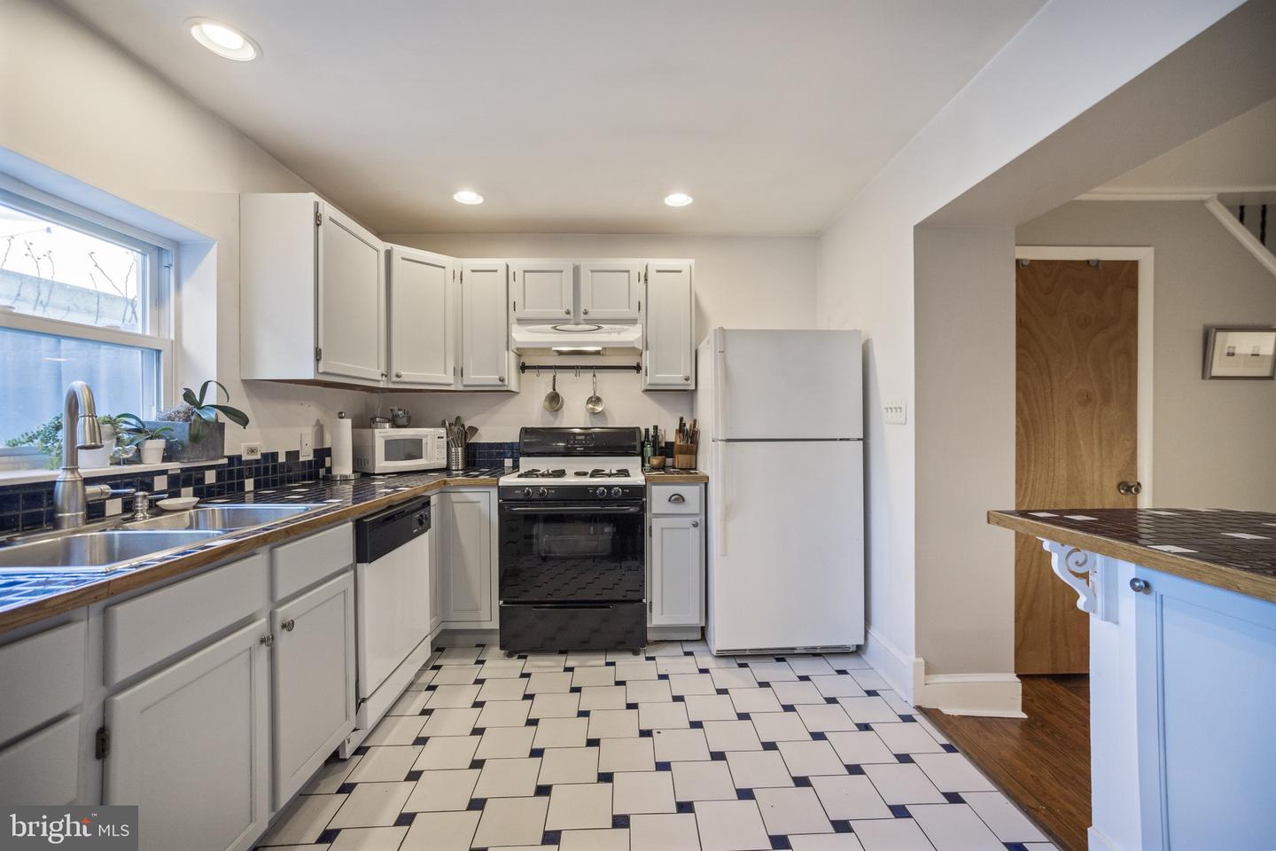 831 KIMBALL STREET