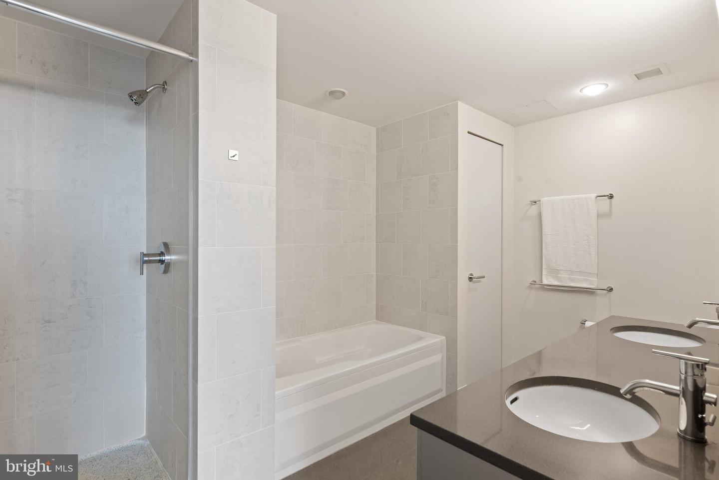 2101 MARKET STREET Unit: 2401