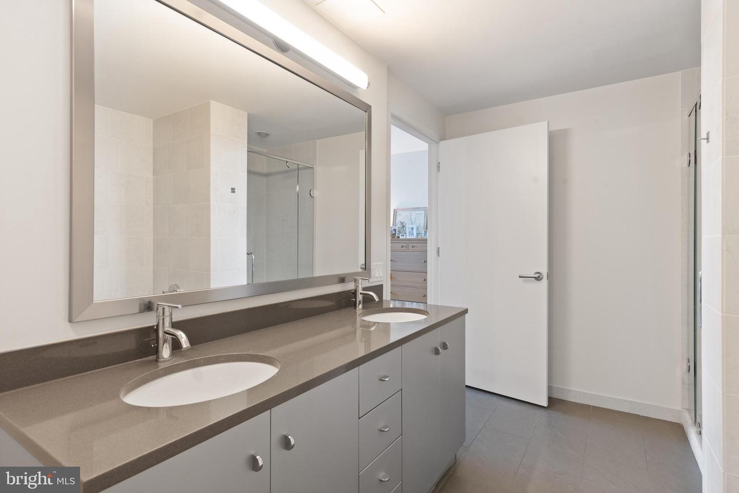 2101 MARKET STREET Unit: 2401
