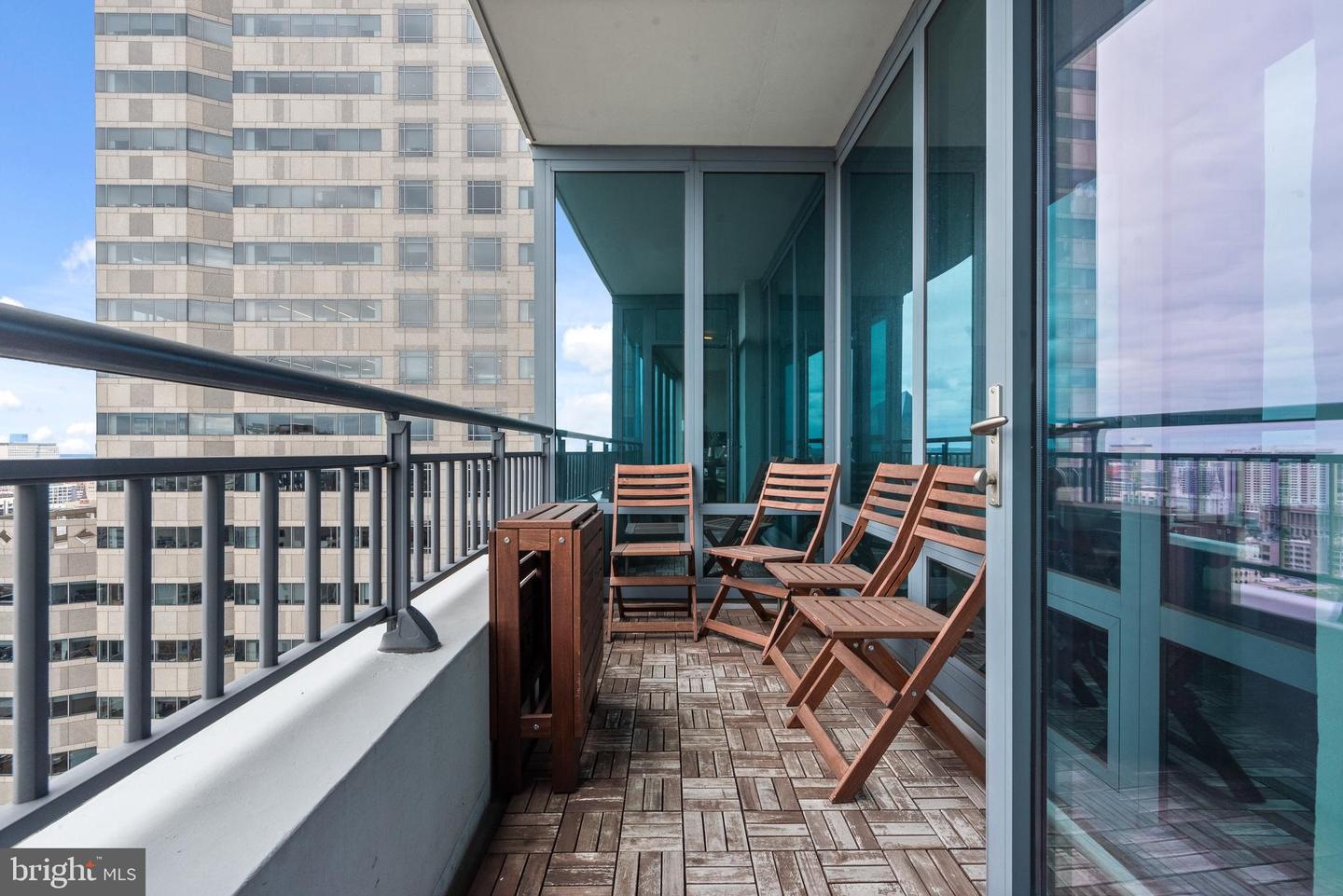 2101 MARKET STREET Unit: 2401