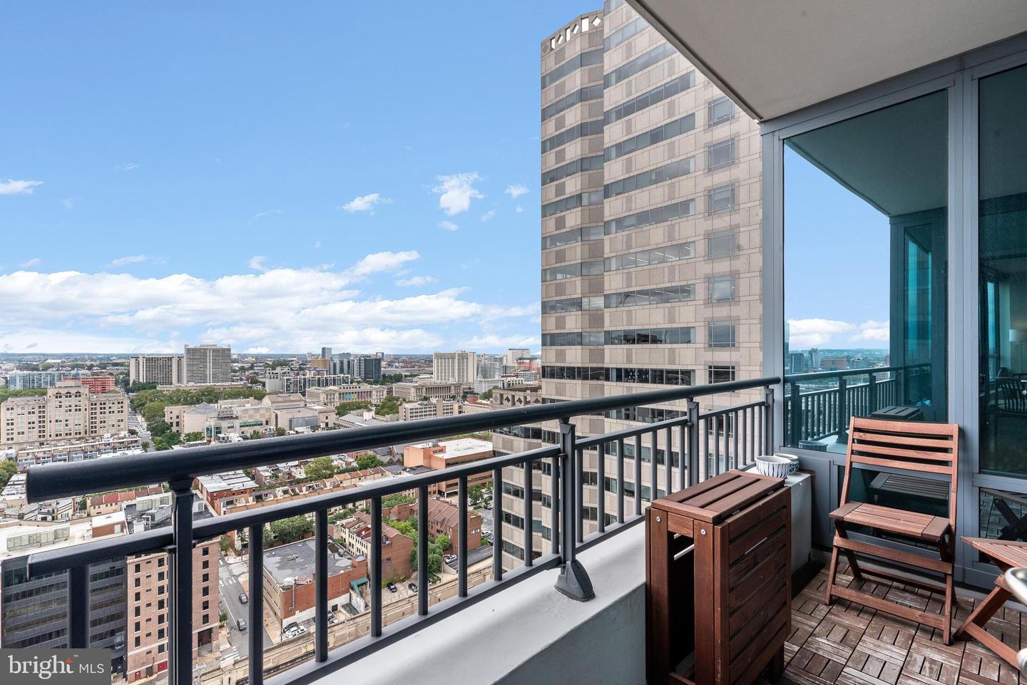 2101 MARKET STREET Unit: 2401