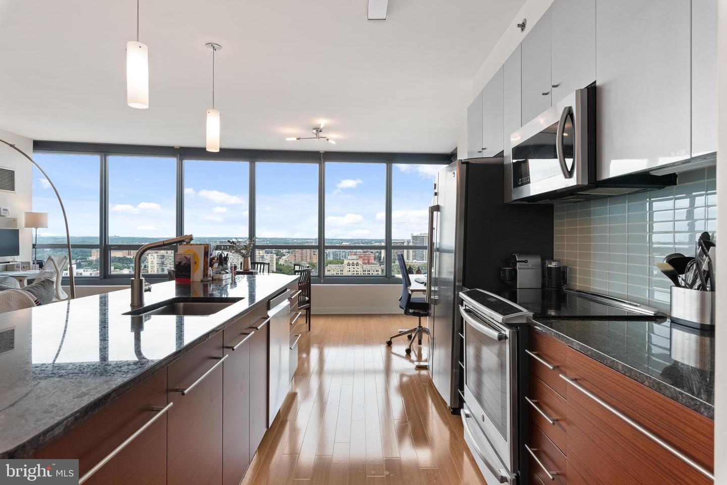 2101 MARKET STREET Unit: 2401