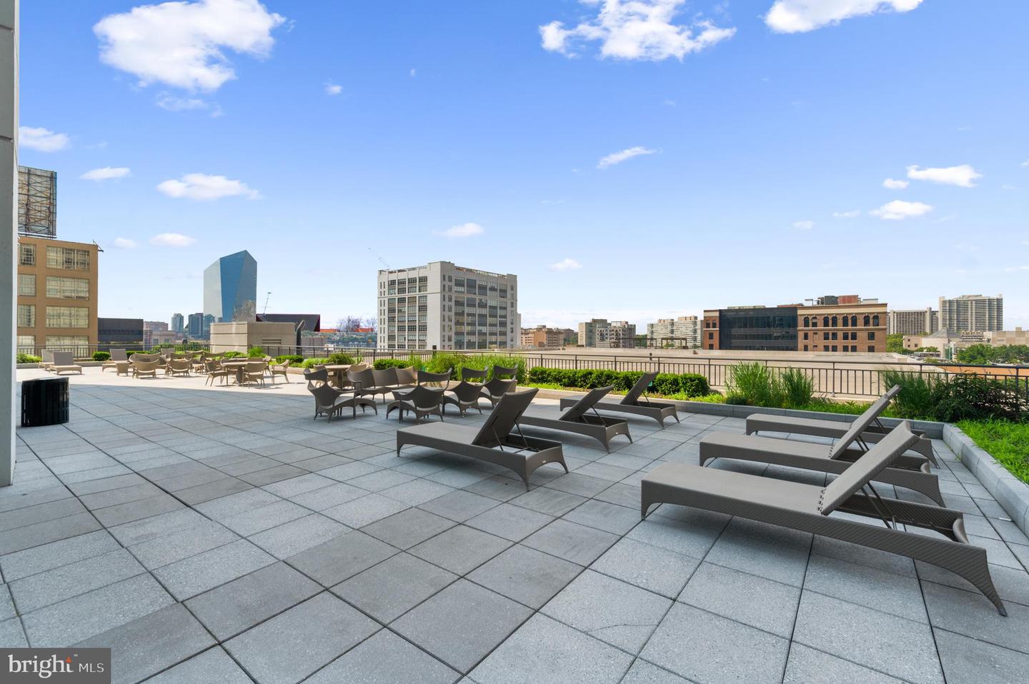 2101 MARKET STREET Unit: 2401