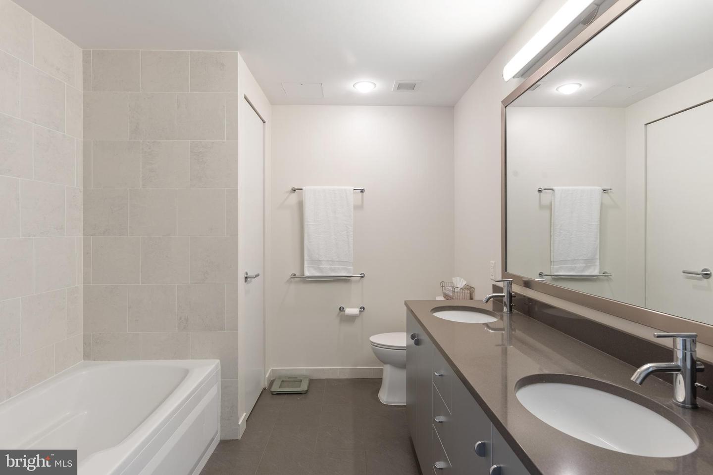2101 MARKET STREET Unit: 2401