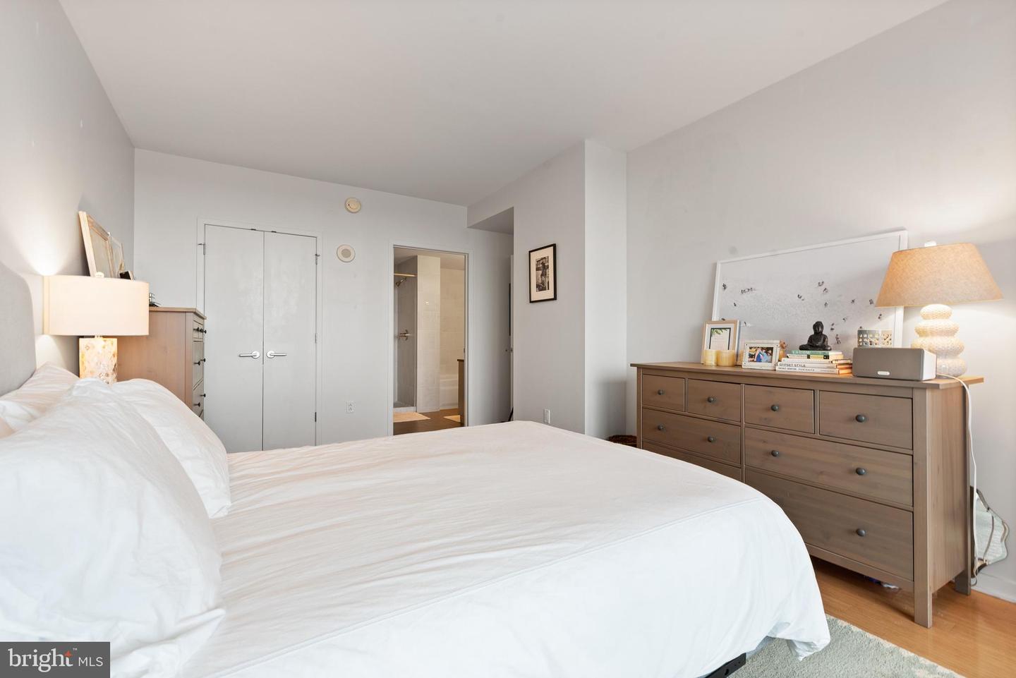 2101 MARKET STREET Unit: 2401