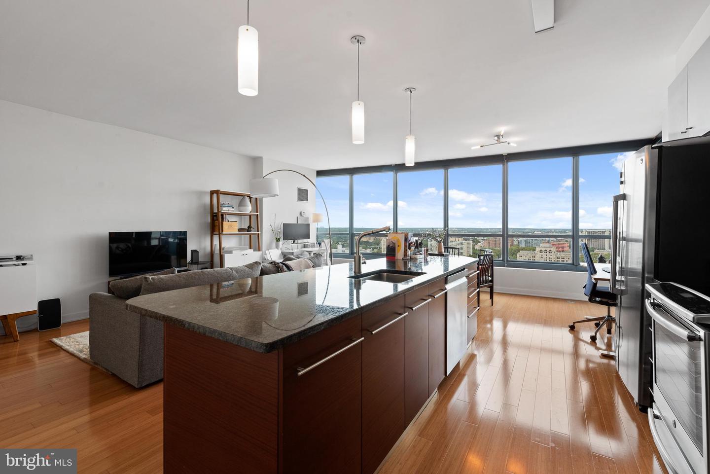 2101 MARKET STREET Unit: 2401