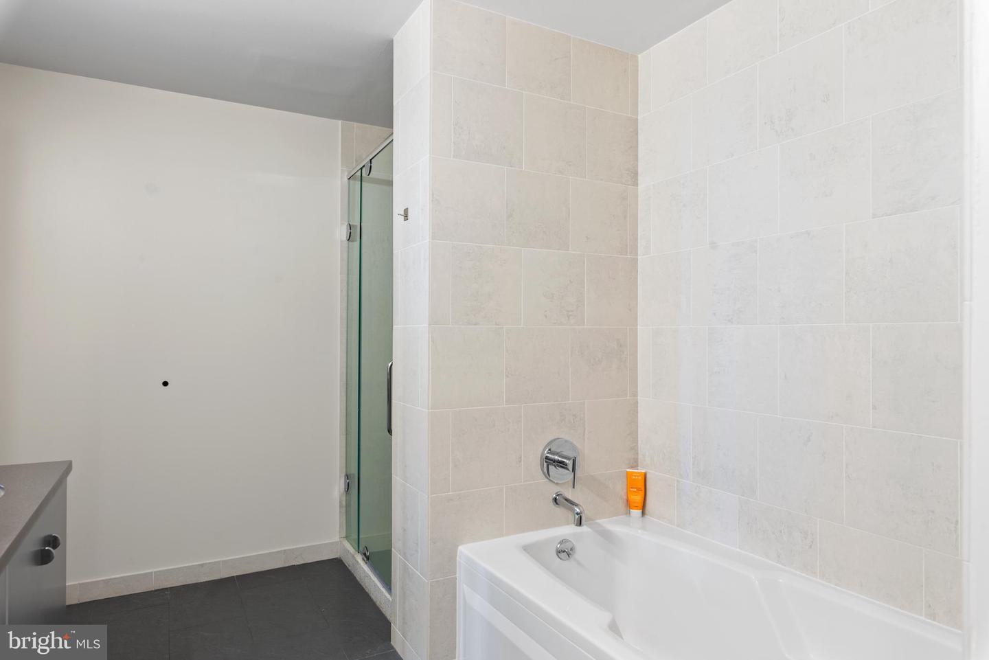 2101 MARKET STREET Unit: 2401