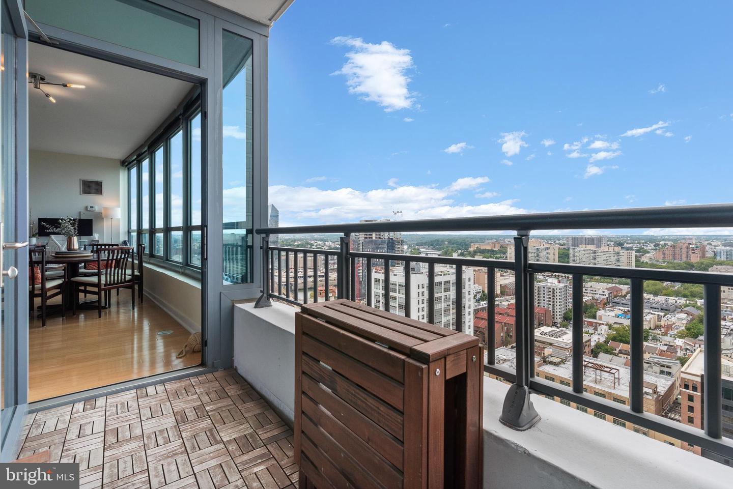 2101 MARKET STREET Unit: 2401