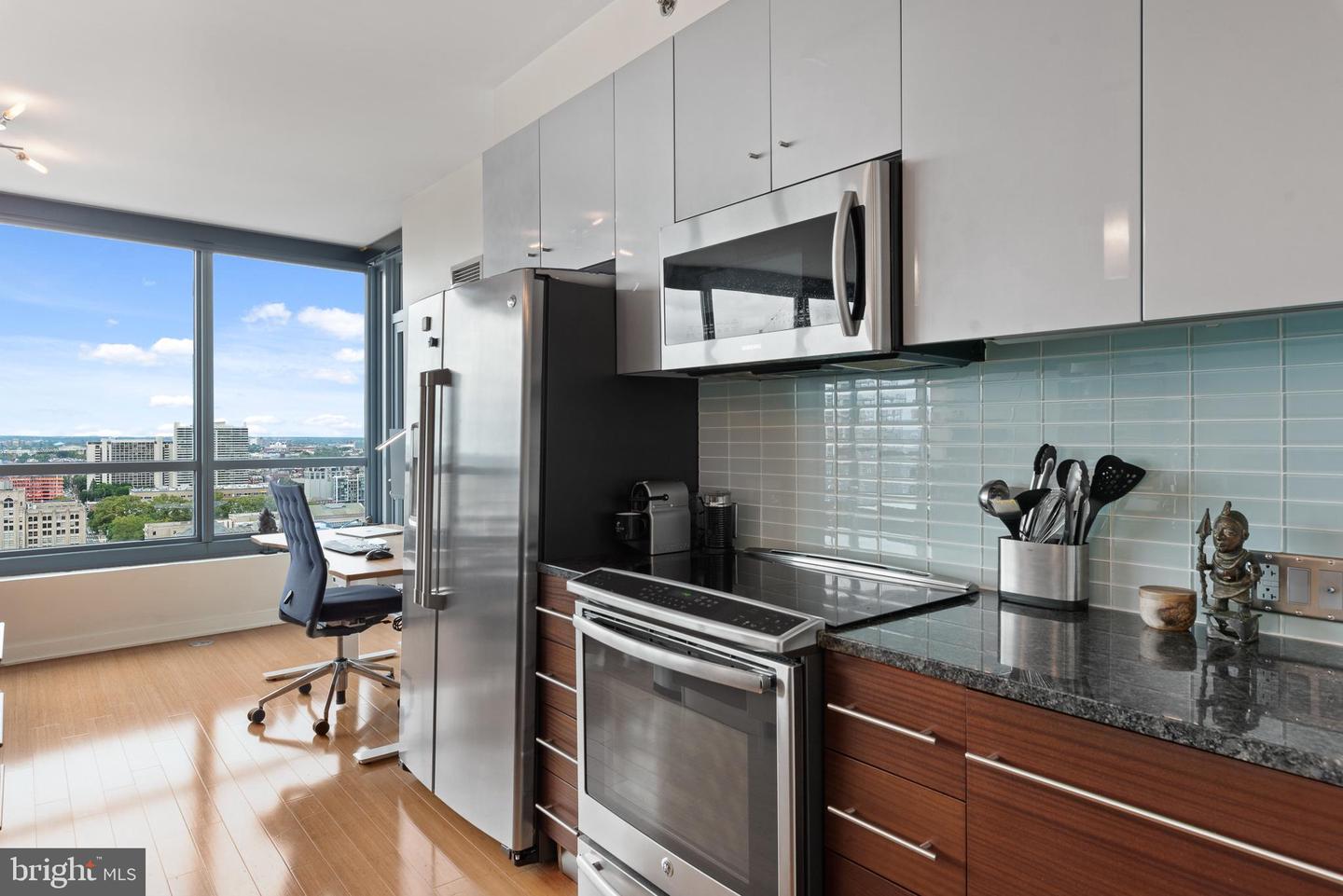 2101 MARKET STREET Unit: 2401