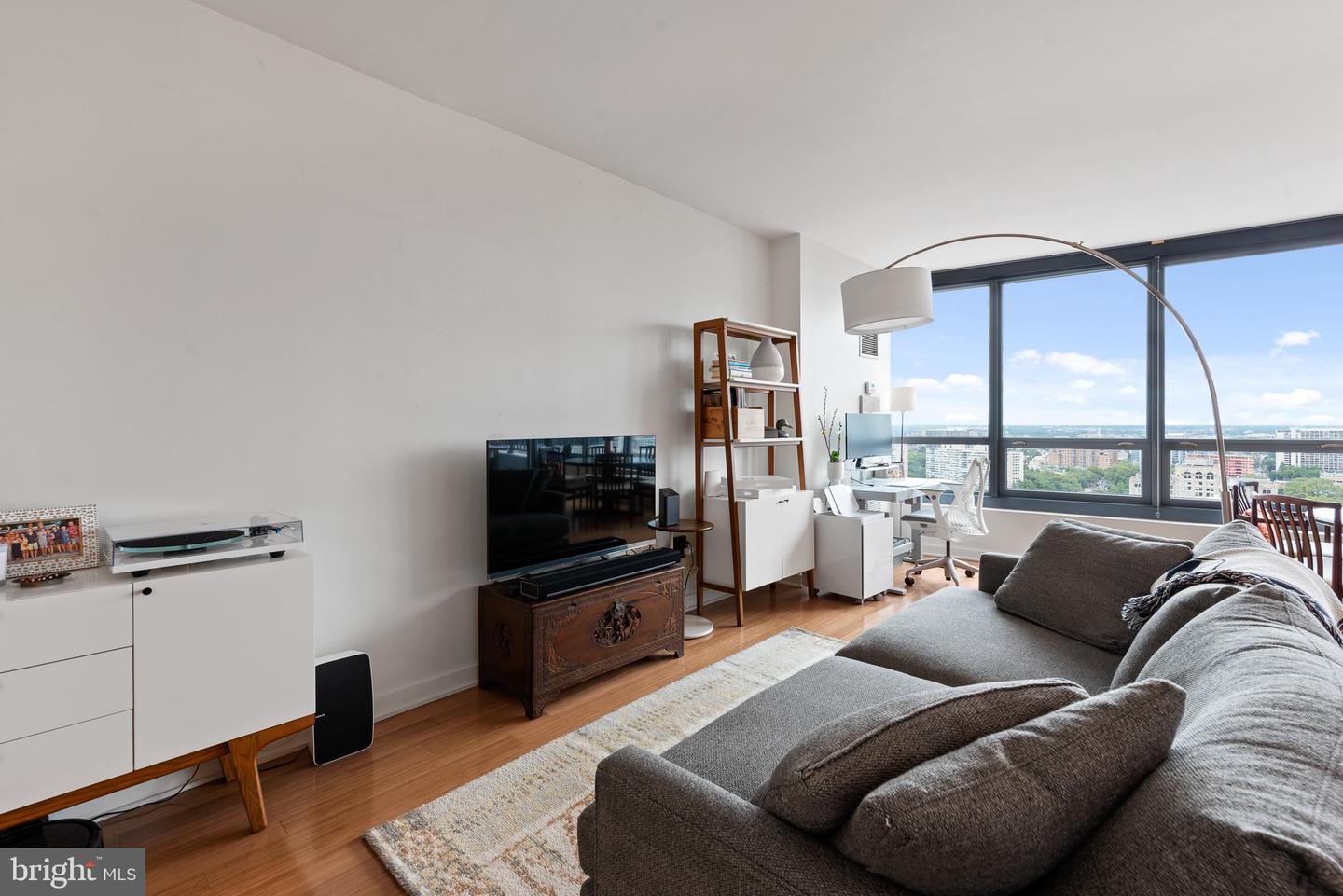 2101 MARKET STREET Unit: 2401