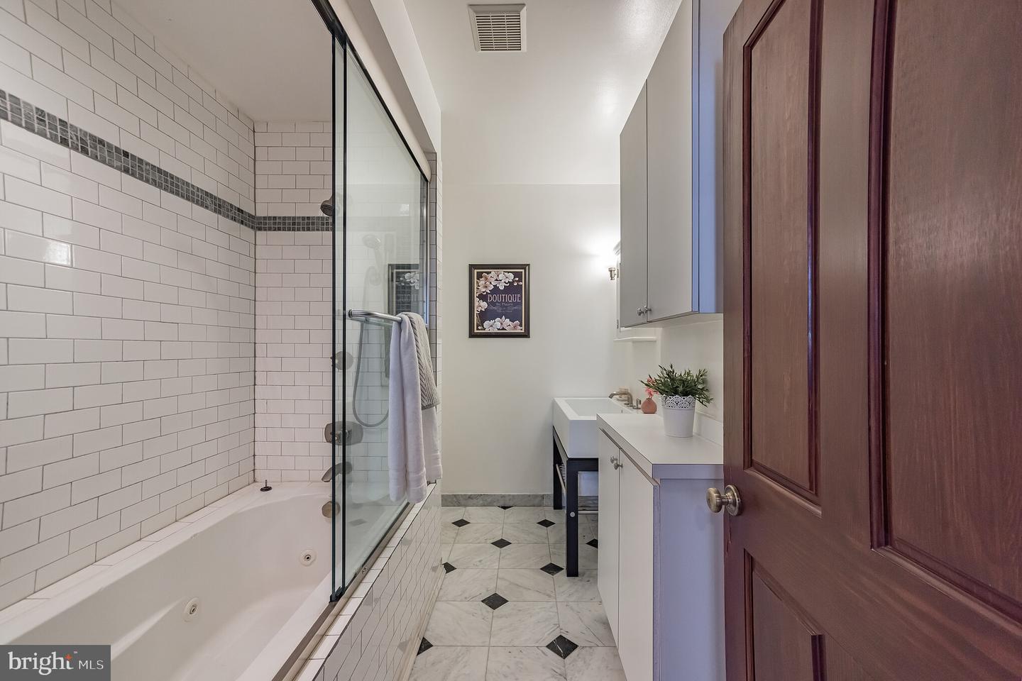 1717 SPRING GARDEN STREET Unit: A