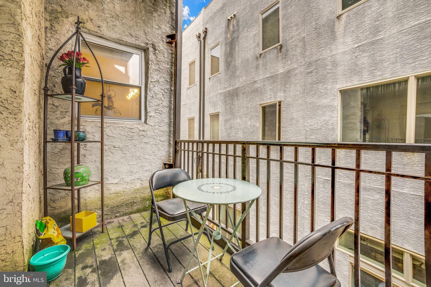 6 S STRAWBERRY STREET Unit: 7