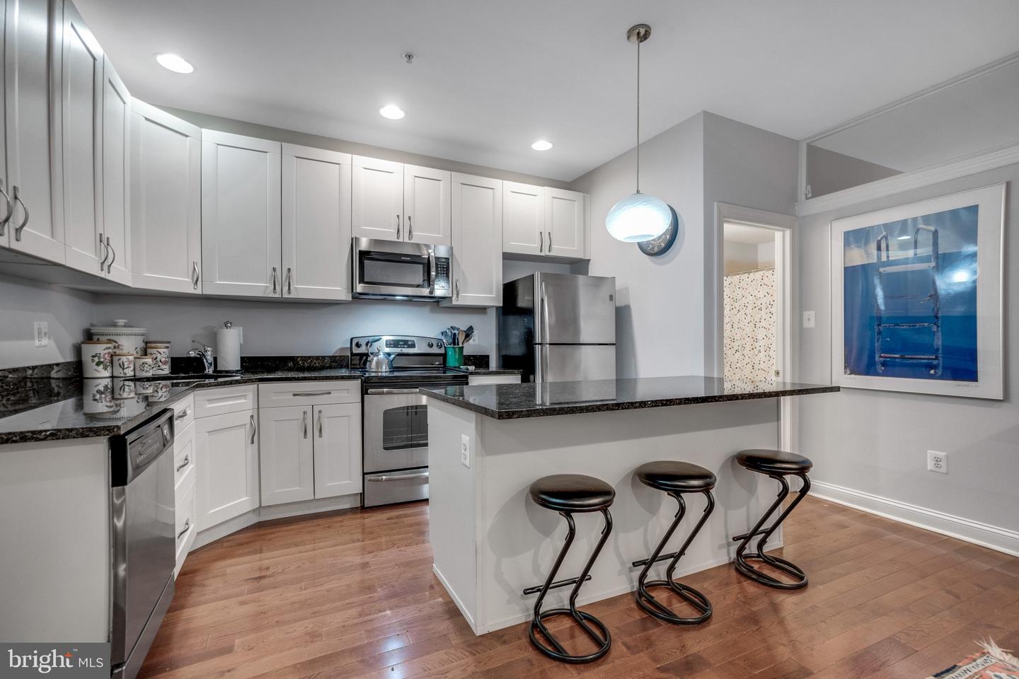 6 S STRAWBERRY STREET Unit: 7