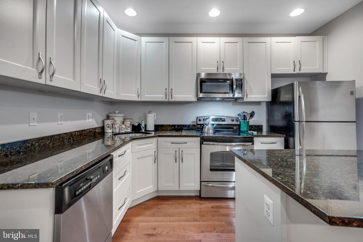 6 S STRAWBERRY STREET Unit: 7