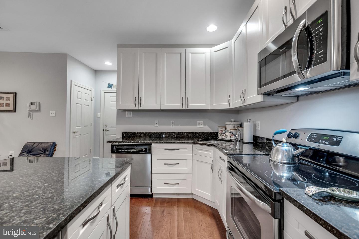 6 S STRAWBERRY STREET Unit: 7