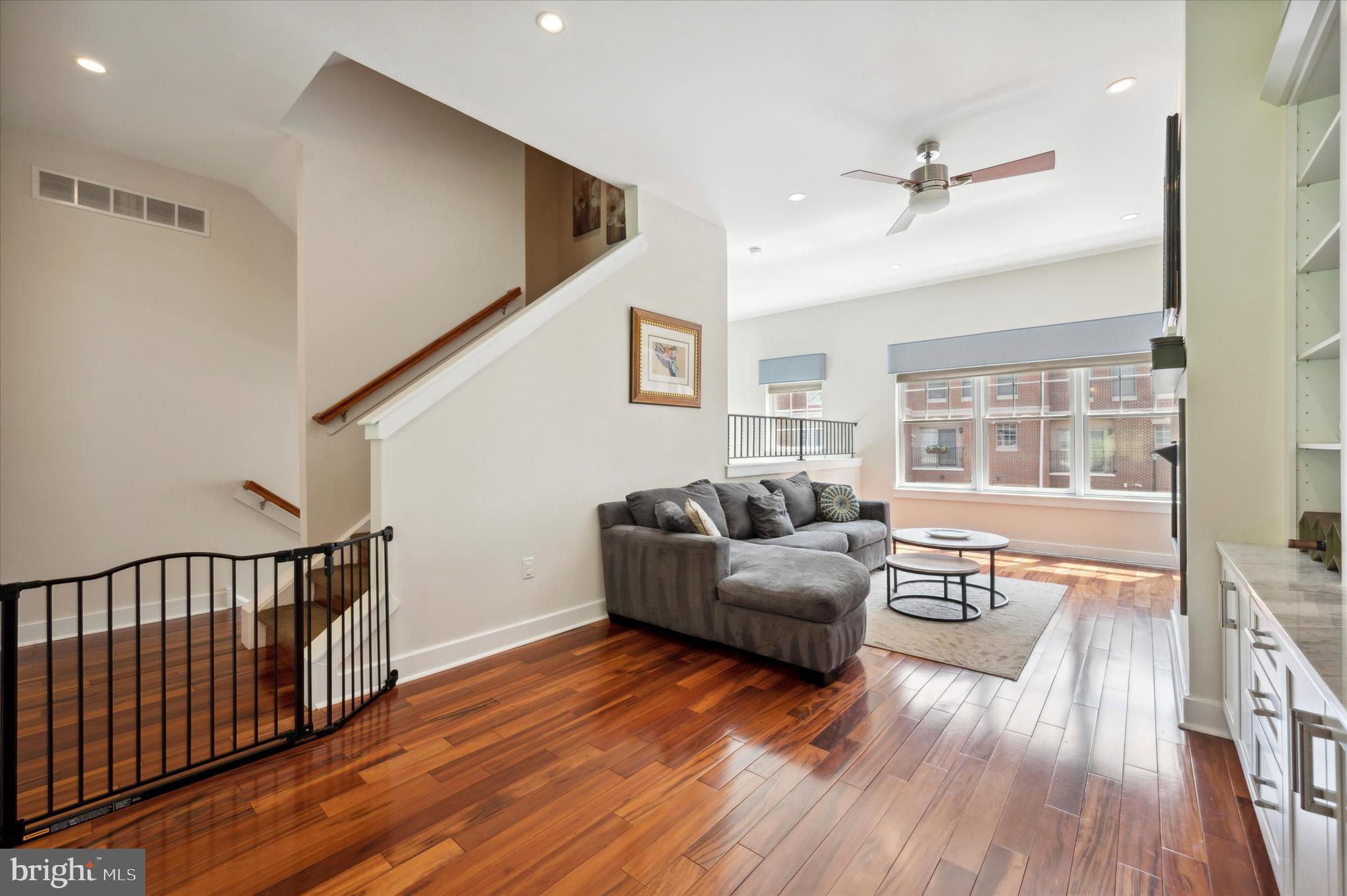 842 INDEPENDENCE COURT