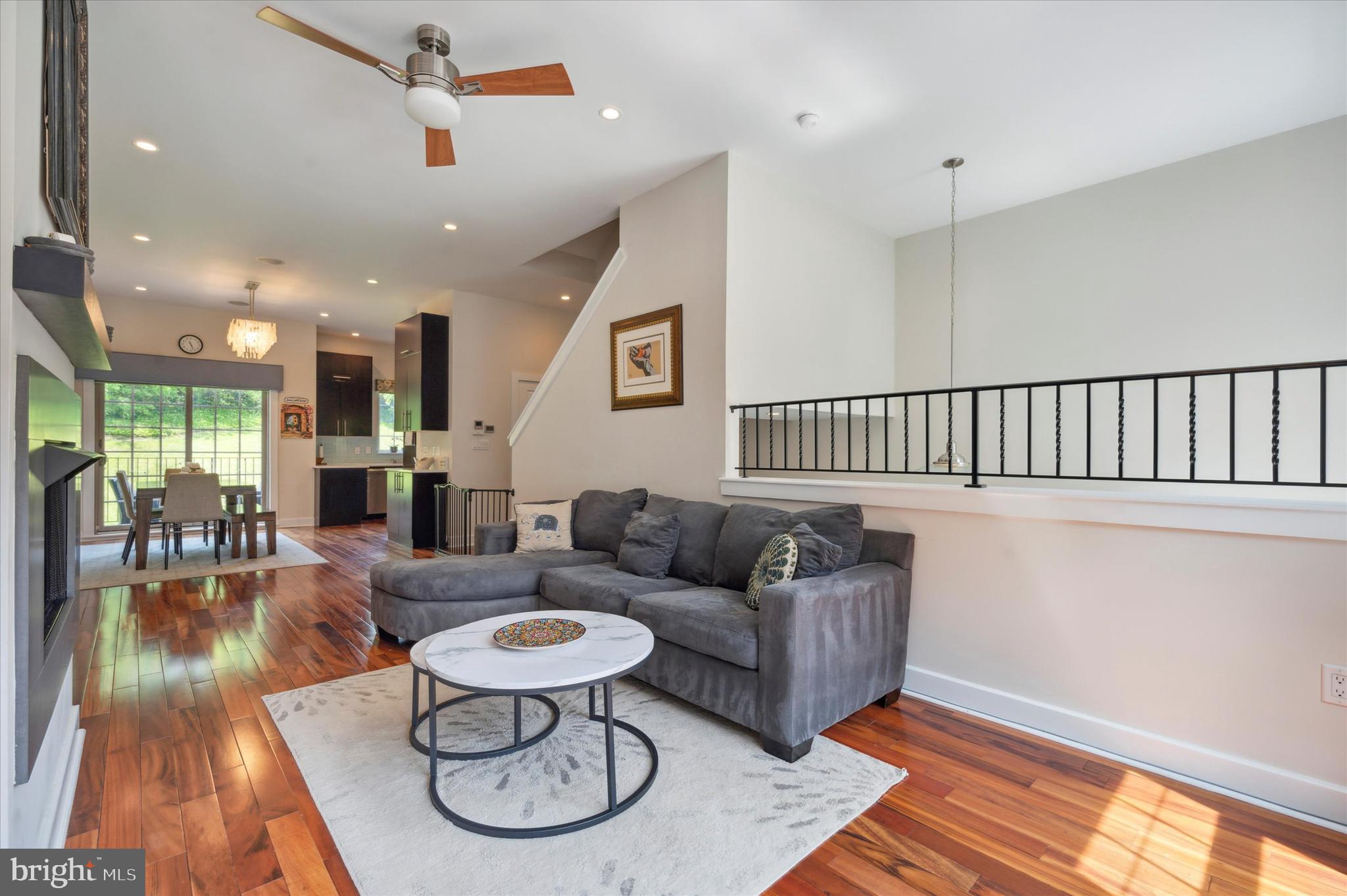 842 INDEPENDENCE COURT