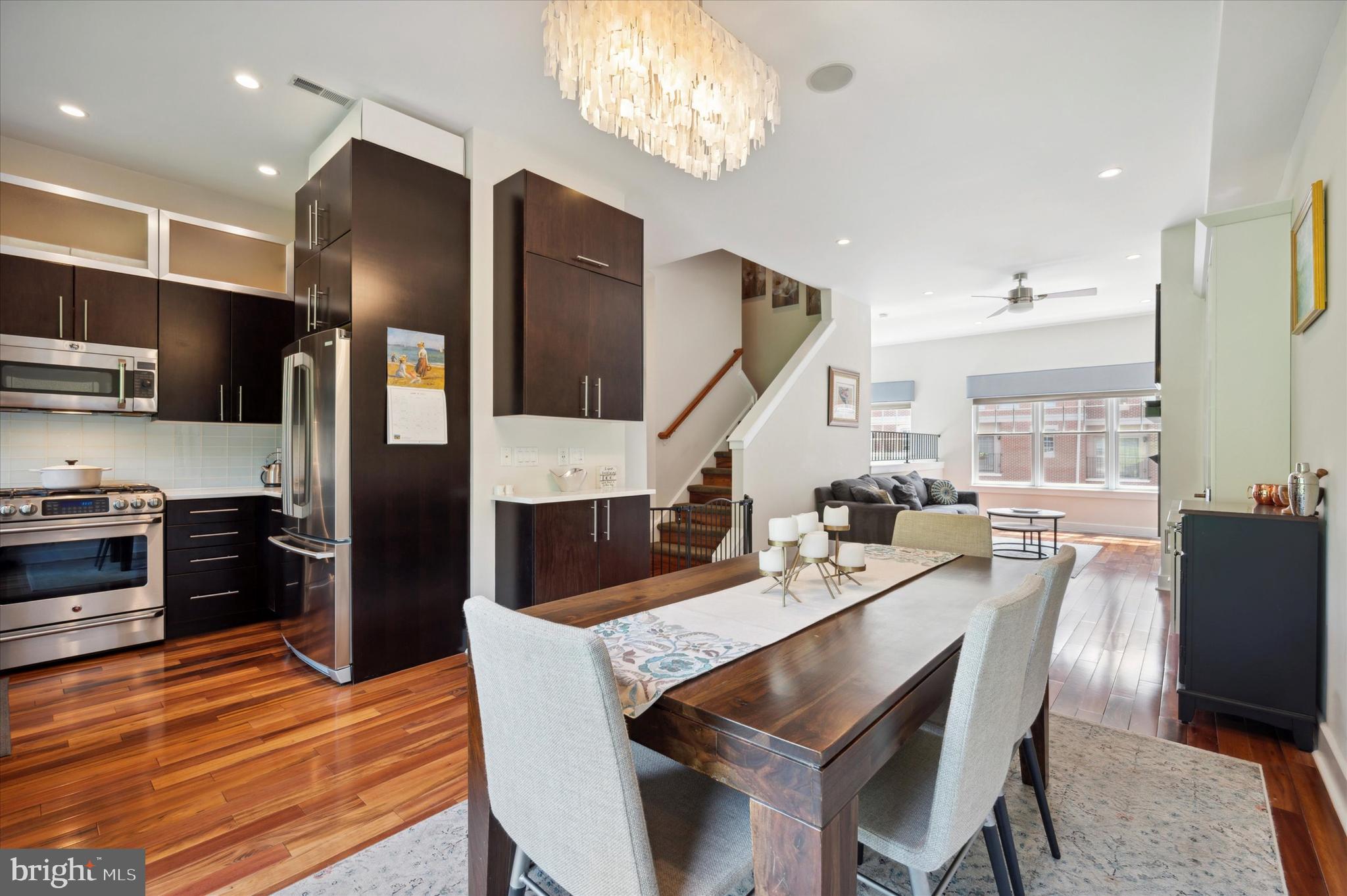 842 INDEPENDENCE COURT