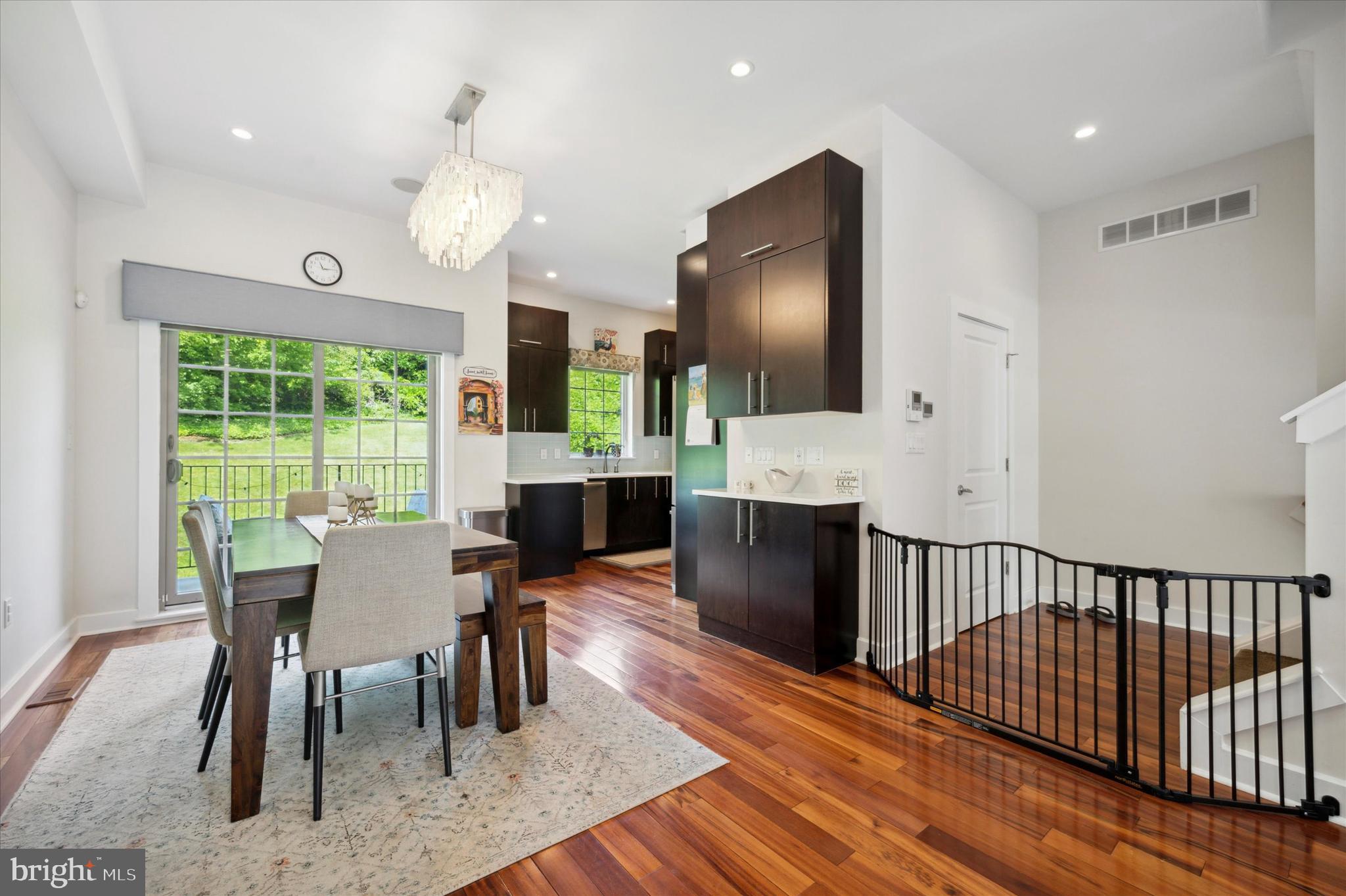 842 INDEPENDENCE COURT