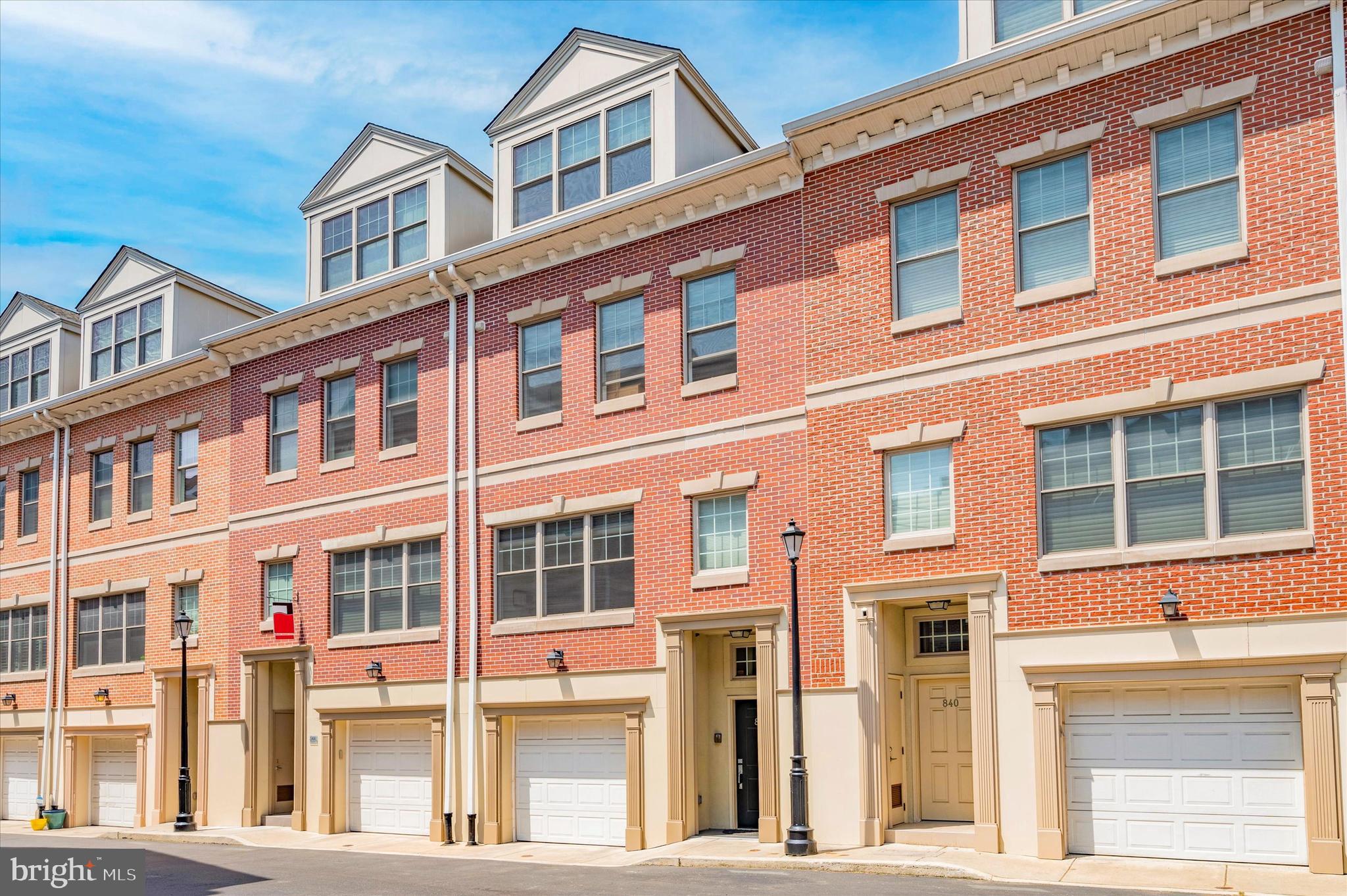 842 INDEPENDENCE COURT