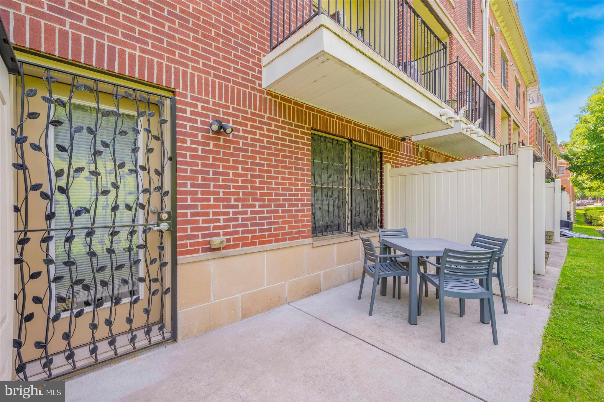 842 INDEPENDENCE COURT