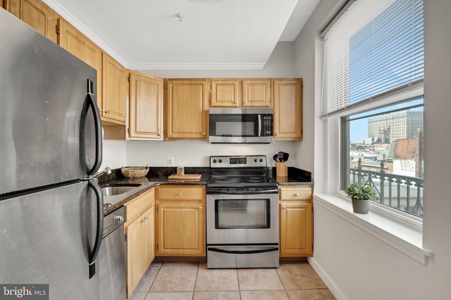 1939 CHESTNUT STREET Unit: 4D