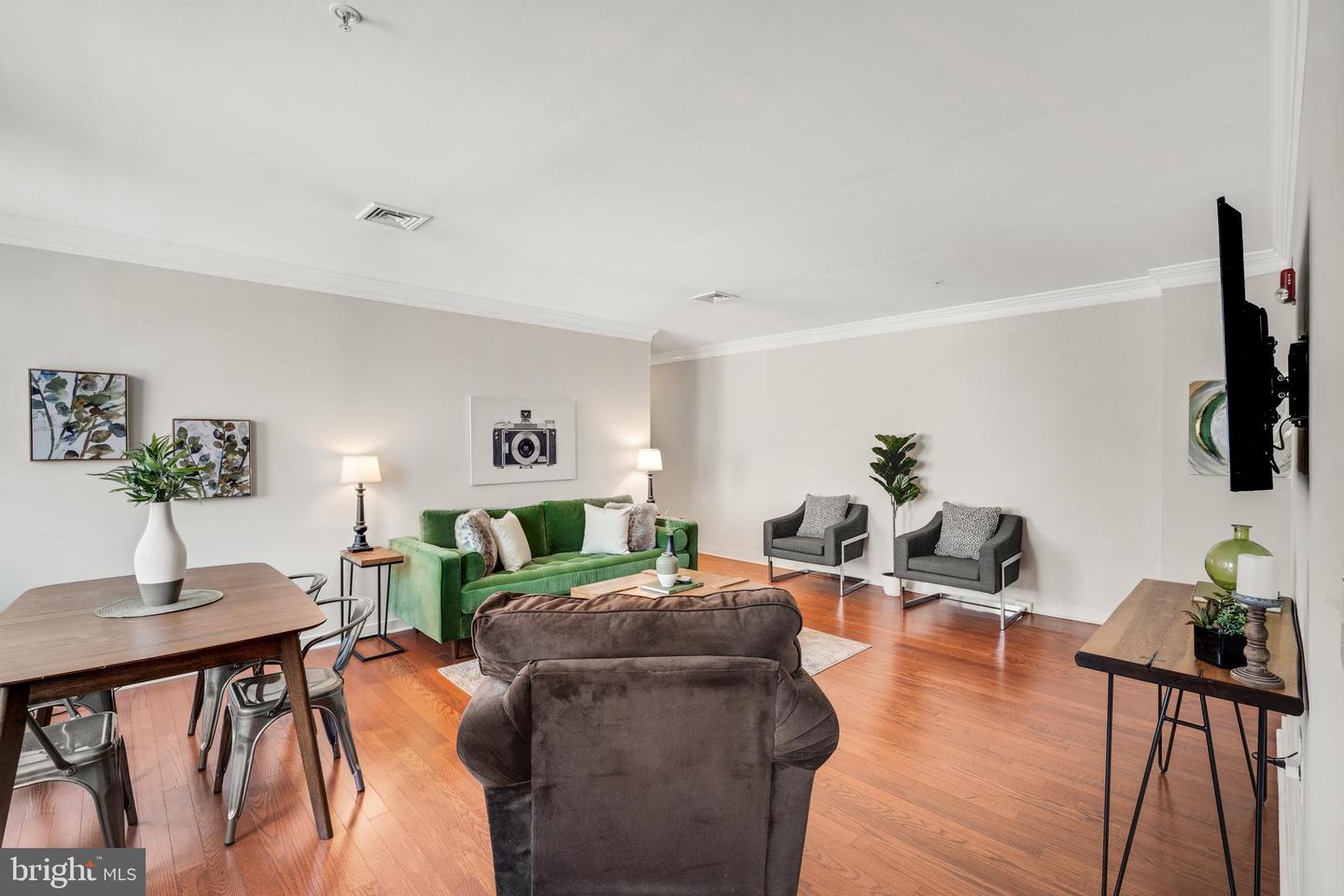 1939 CHESTNUT STREET Unit: 4D
