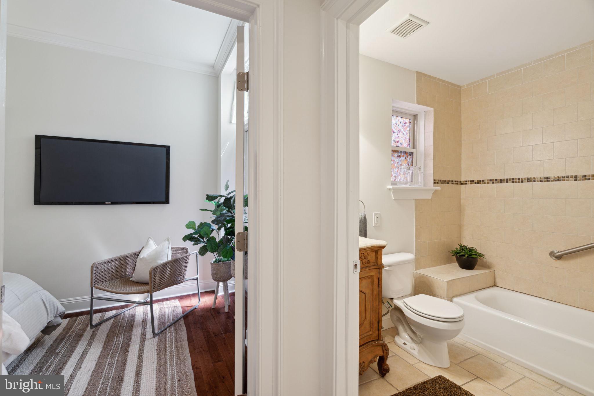 1716 PINE STREET Unit: 2F