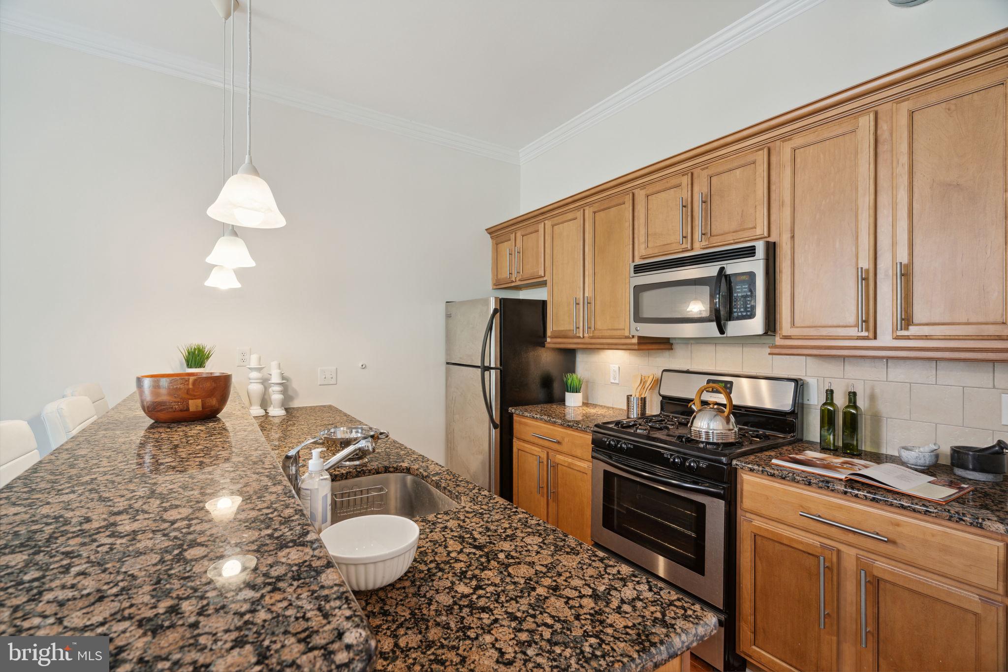 1716 PINE STREET Unit: 2F