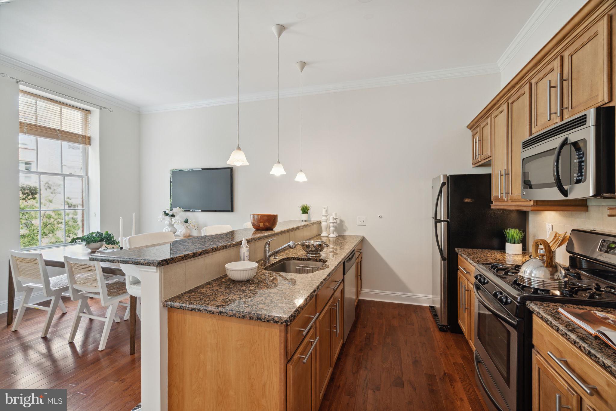 1716 PINE STREET Unit: 2F