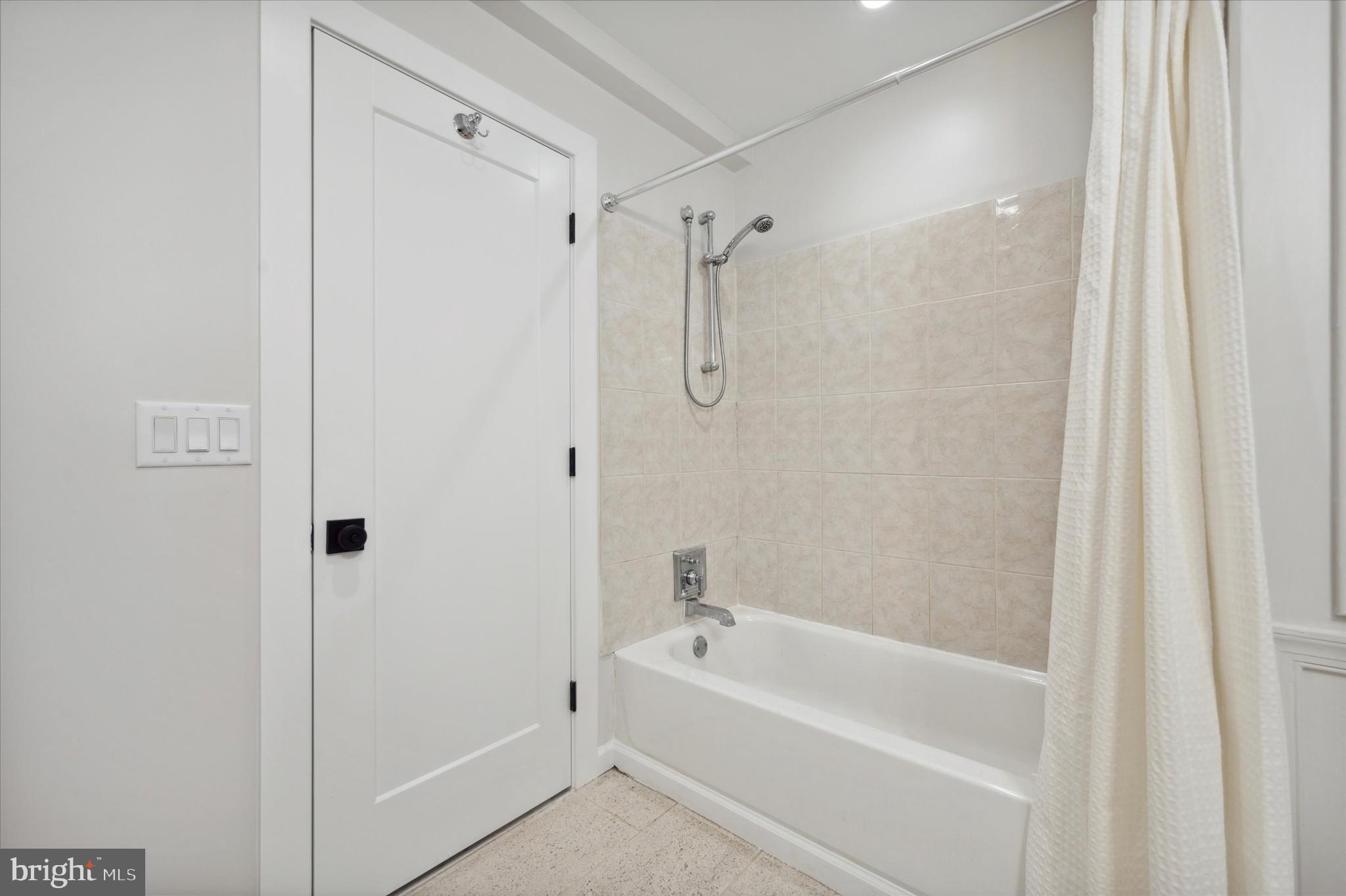 1920 Rodman STREET Unit: 1ST FL