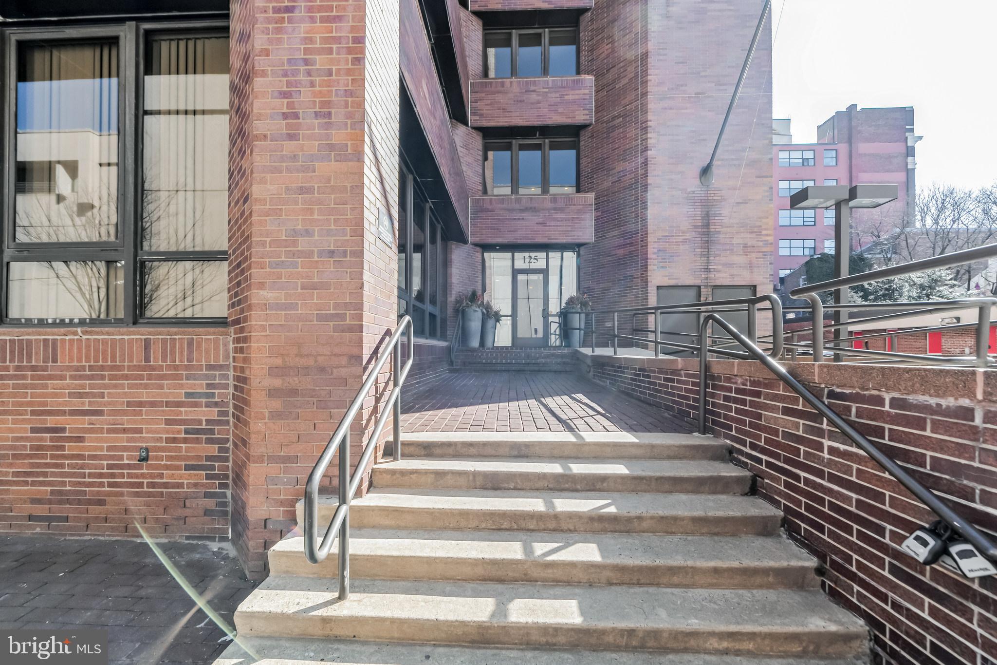 125-27 N 4th St #108