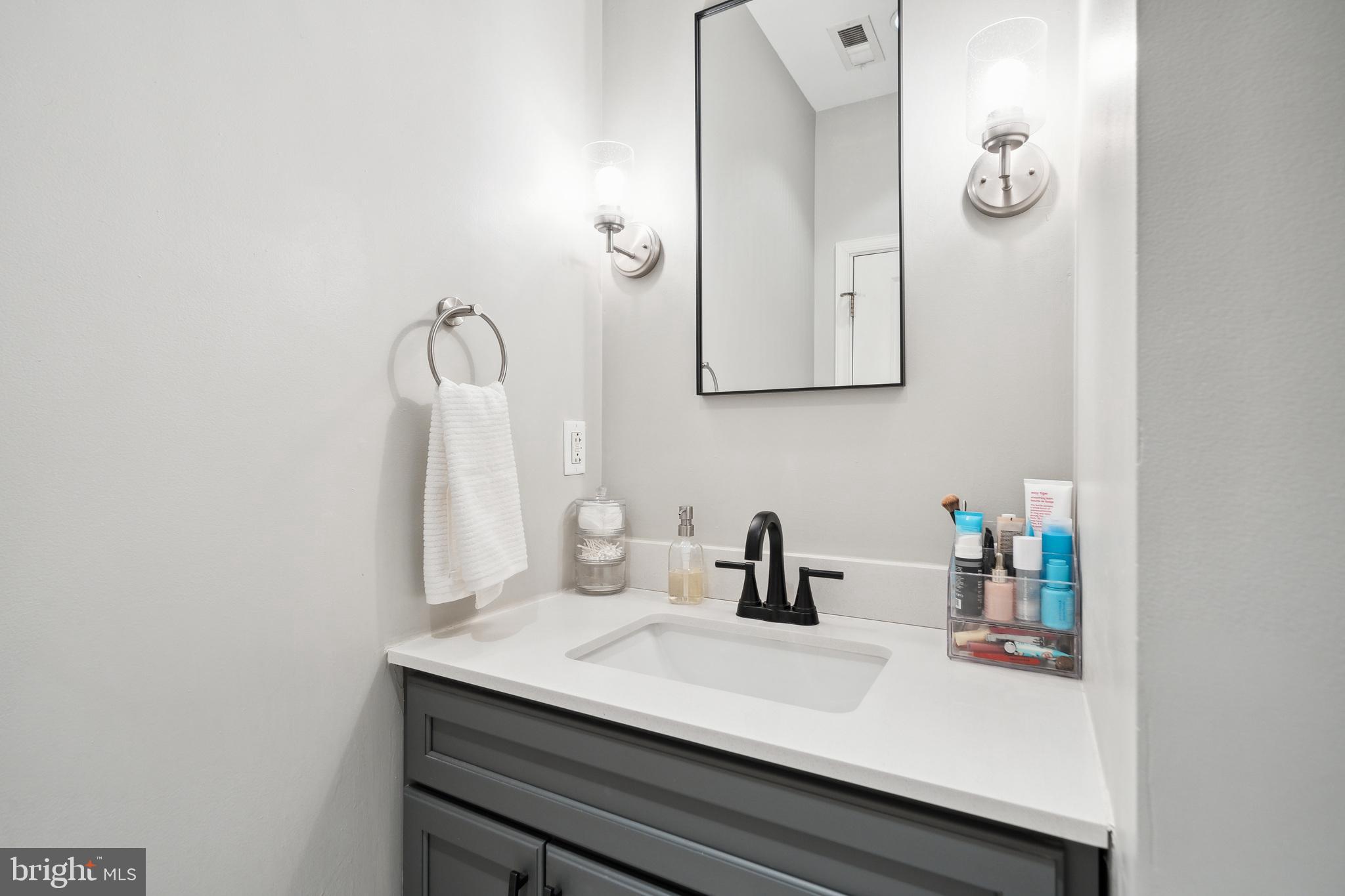 125-27 N 4th St #108