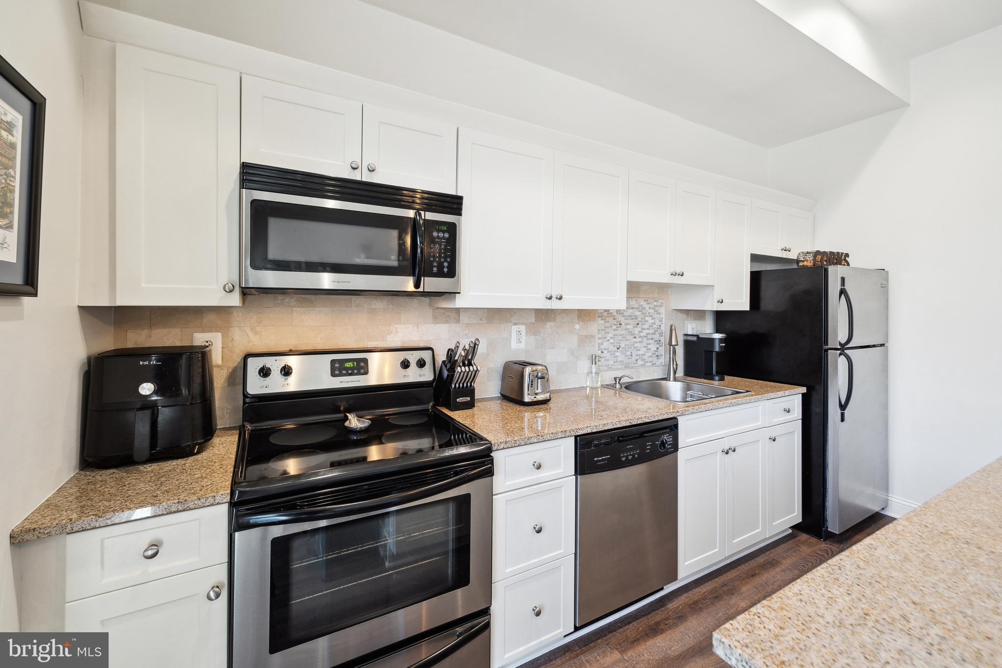 125-27 N 4th St #108