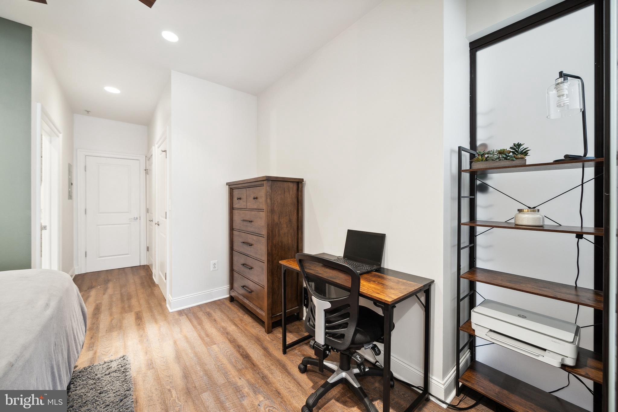 125-27 N 4th St #108