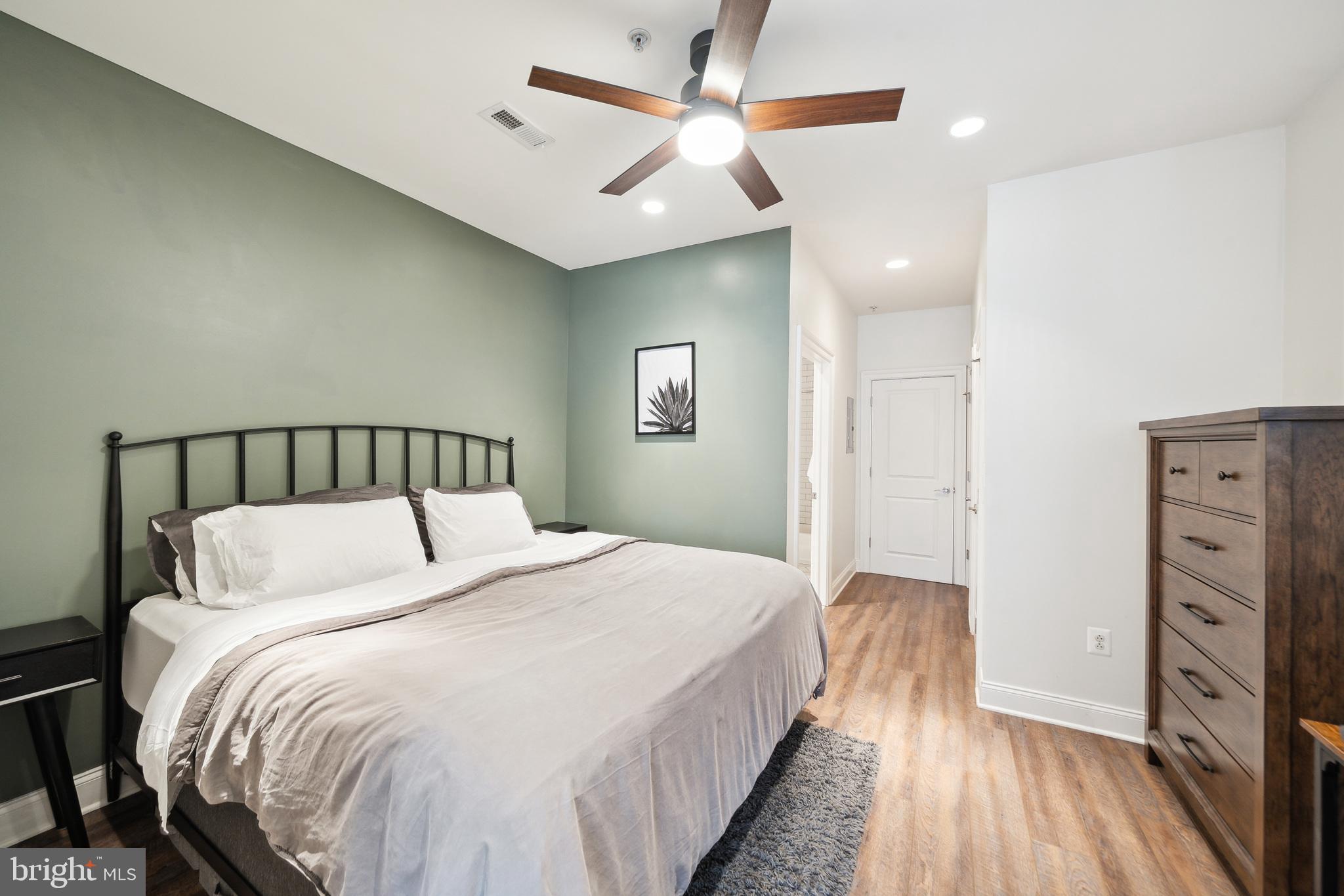 125-27 N 4th St #108