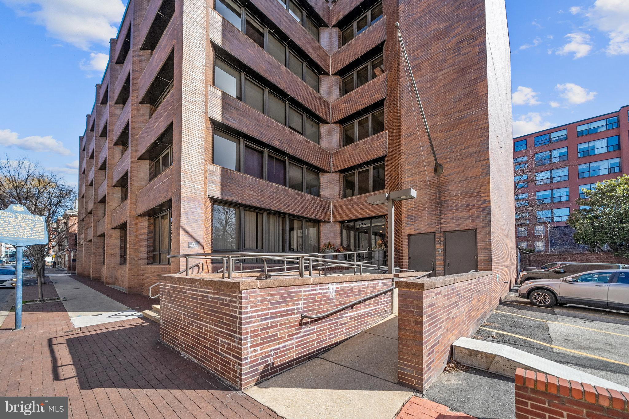 125-27 N 4th St #108